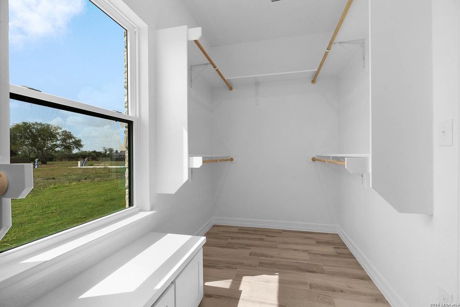 Spacious, unfurnished interior of a new home in , Marion (Image 16).