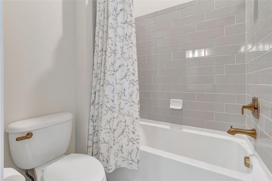 Furnished interior view inside a new home in , Orlando (Image 56).