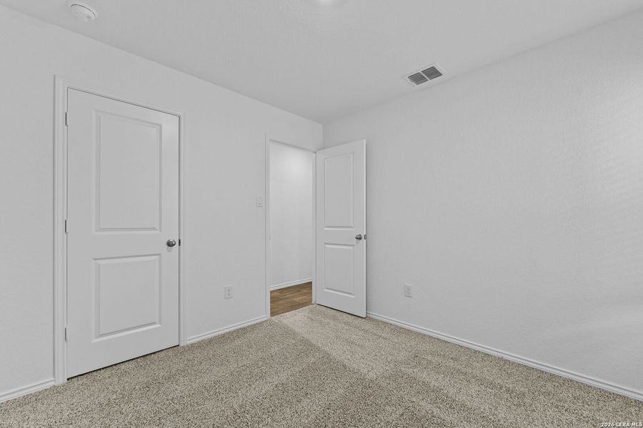 Spacious, unfurnished interior of a new home in Stonehill, San Antonio (Image 30).