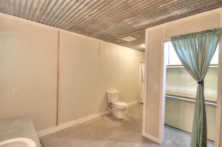 Spacious, unfurnished interior of a new home in , Lufkin (Image 5).