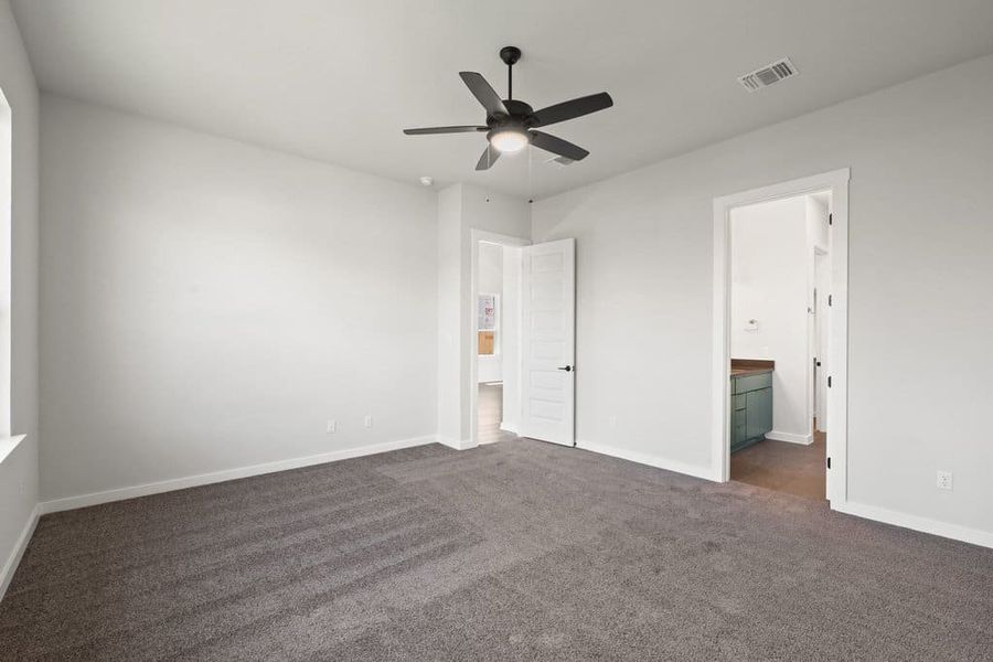 Spacious, unfurnished interior of a new home in Lariat, Liberty Hill (Image 36).