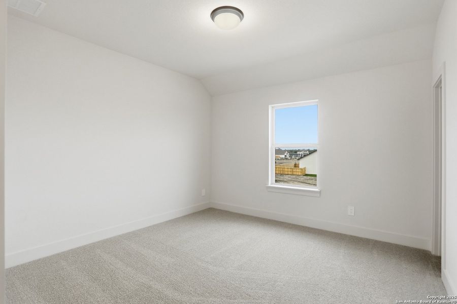 Spacious, unfurnished interior of a new home in Haby Hill 50s, San Antonio (Image 30).