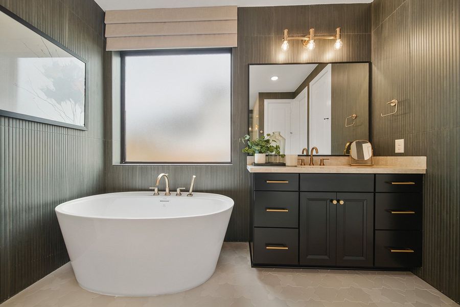 Furnished interior view inside a new home in Grange 45', Katy (Image 25).