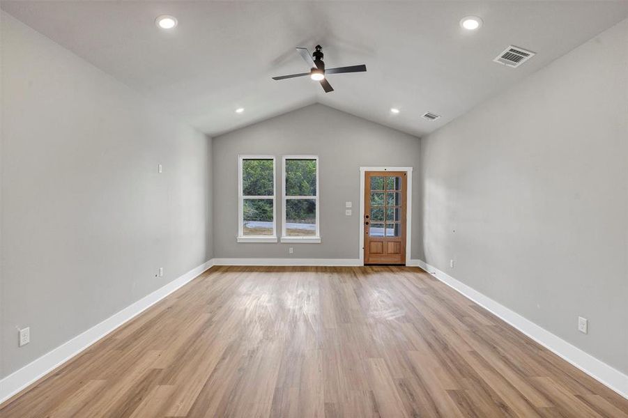 Spacious, unfurnished interior of a new home in , Granbury (Image 13).