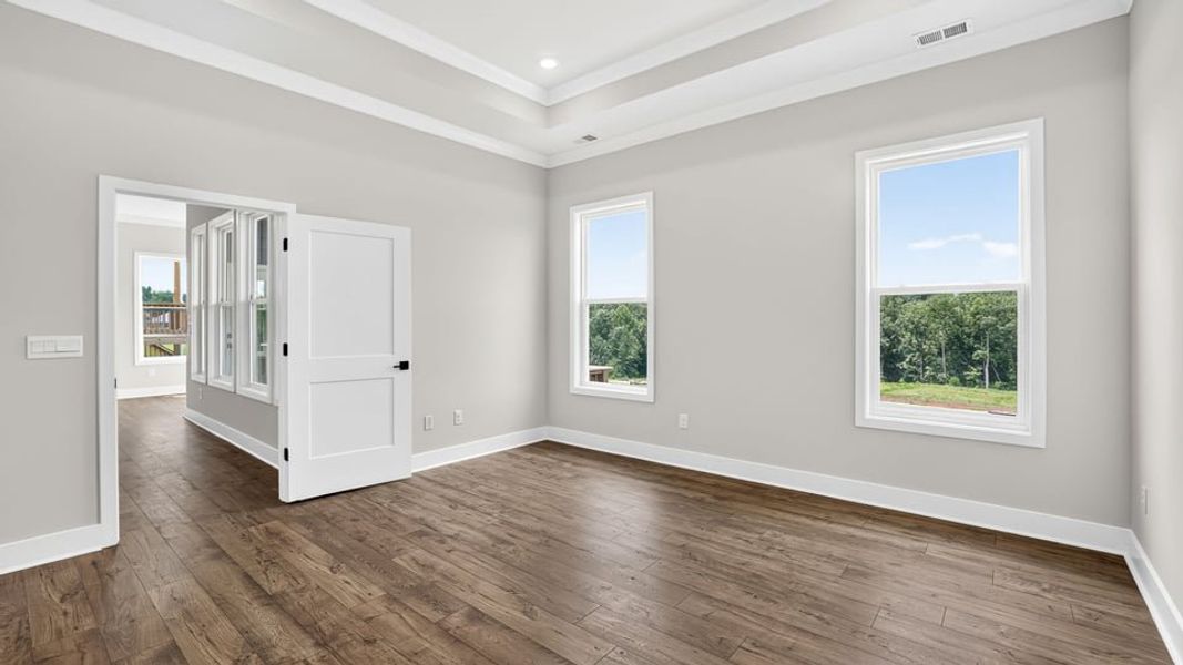 Spacious, unfurnished interior of a new home in Sunset Summits, Spartanburg (Image 31).