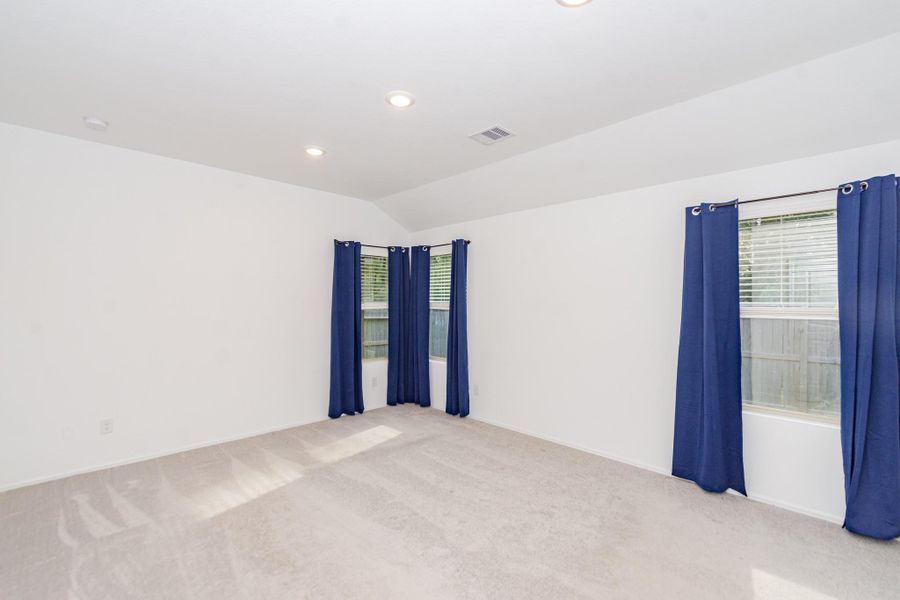 Spacious, unfurnished interior of a new home in Newport Preserve, Crosby (Image 16).