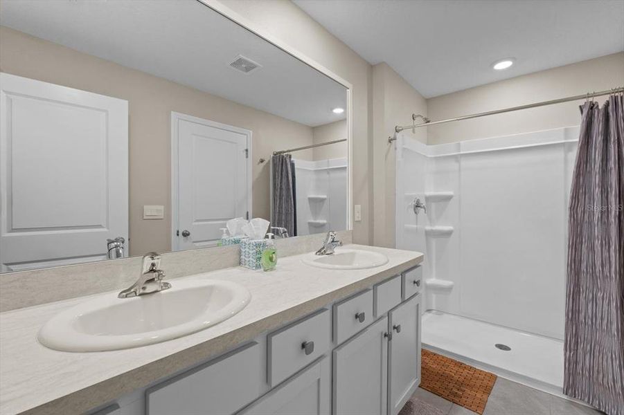 Furnished interior view inside a new home in Silverstone North, Palmetto (Image 10).