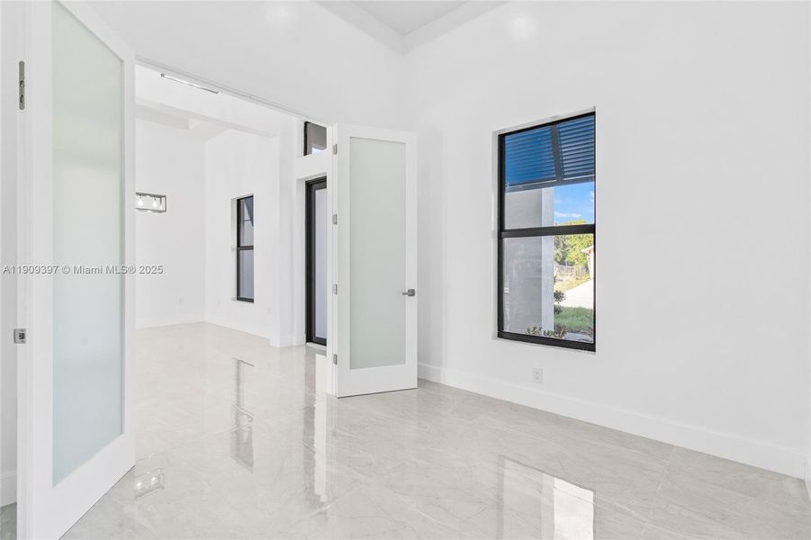 Spacious, unfurnished interior of a new home in , Lehigh Acres (Image 34).