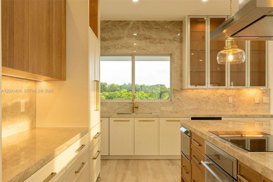 Furnished interior view inside a new home in , Tavernier (Image 64).
