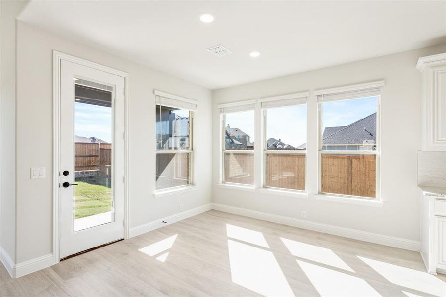 Spacious, unfurnished interior of a new home in Somerset, Venus (Image 28).