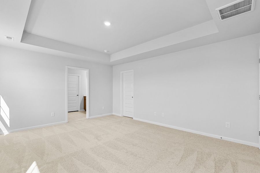 Spacious, unfurnished interior of a new home in Fieldstone, Lexington (Image 32).