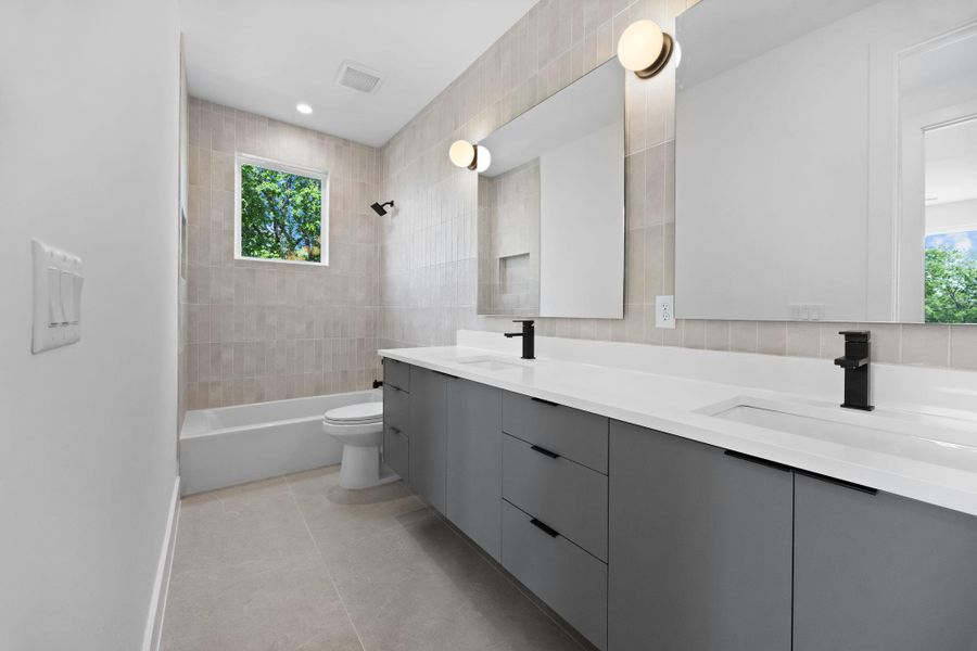 Furnished interior view inside a new home in , Austin (Image 28). Furnished interior view inside a new home in , Austin (Image 28).