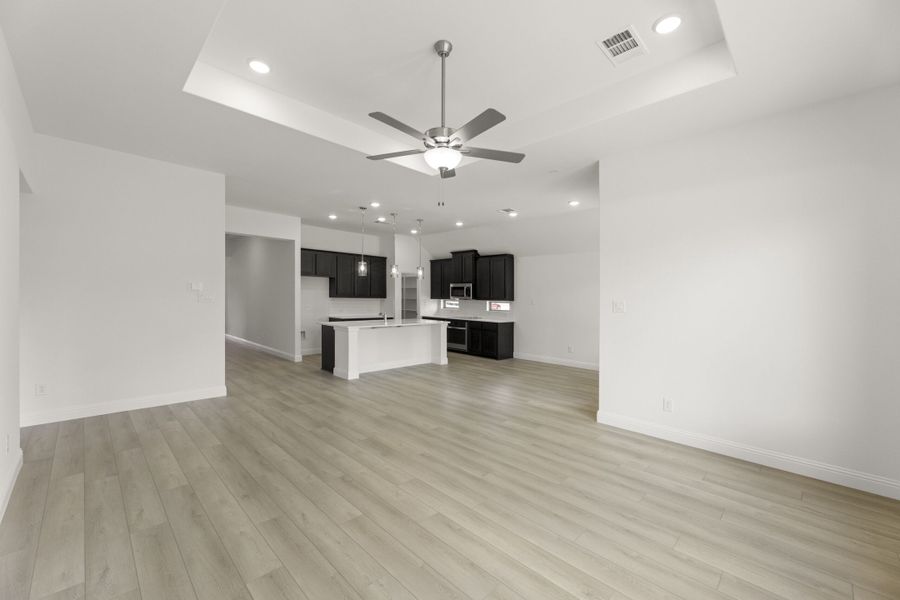 Spacious, unfurnished interior of a new home in Keeneland, Aubrey (Image 23).