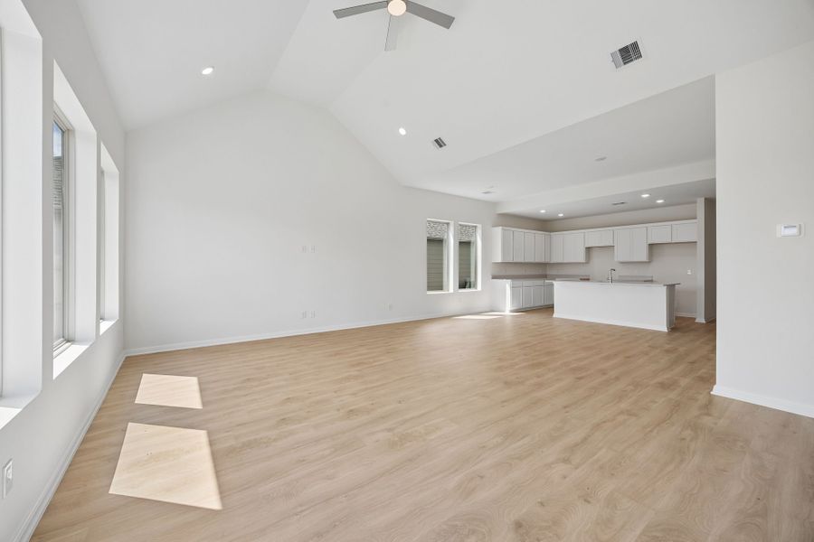 Spacious, unfurnished interior of a new home in Riviera Pines, Huffman (Image 16).
