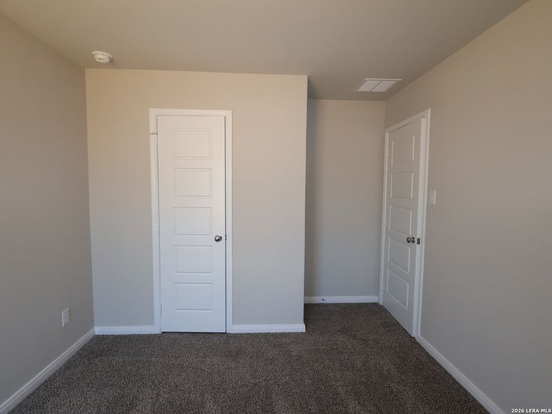 Spacious, unfurnished interior of a new home in Chaparral Ranch, Floresville (Image 19).