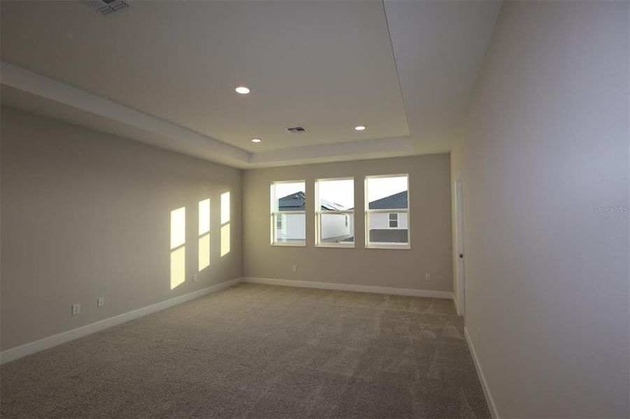 Spacious, unfurnished interior of a new home in Center Lake on the Park, St. Cloud (Image 24).