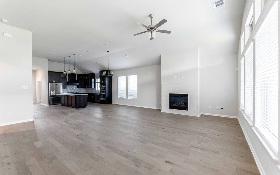 Spacious, unfurnished interior of a new home in Solterra, Mesquite (Image 14).