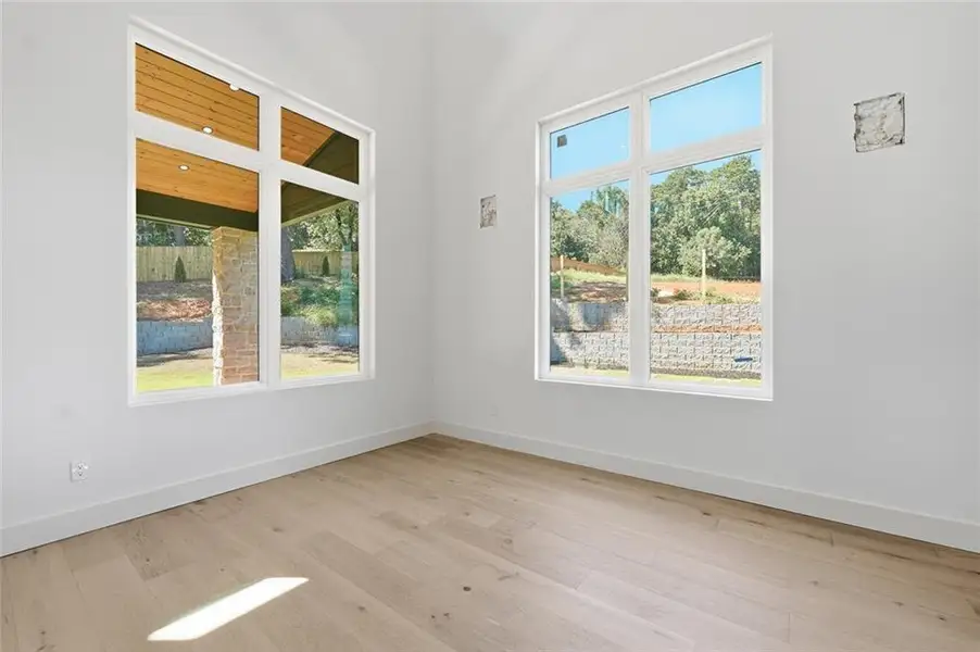 Spacious, unfurnished interior of a new home in , Gainesville (Image 36).