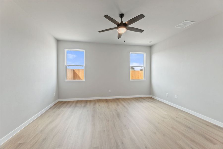 Spacious, unfurnished interior of a new home in Veranda Signature, San Antonio (Image 20).