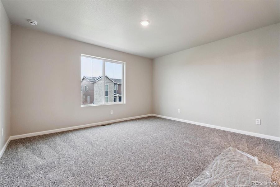 Spacious, unfurnished interior of a new home in Pintail Commons at Johnstown Village, Johnstown (Image 17).