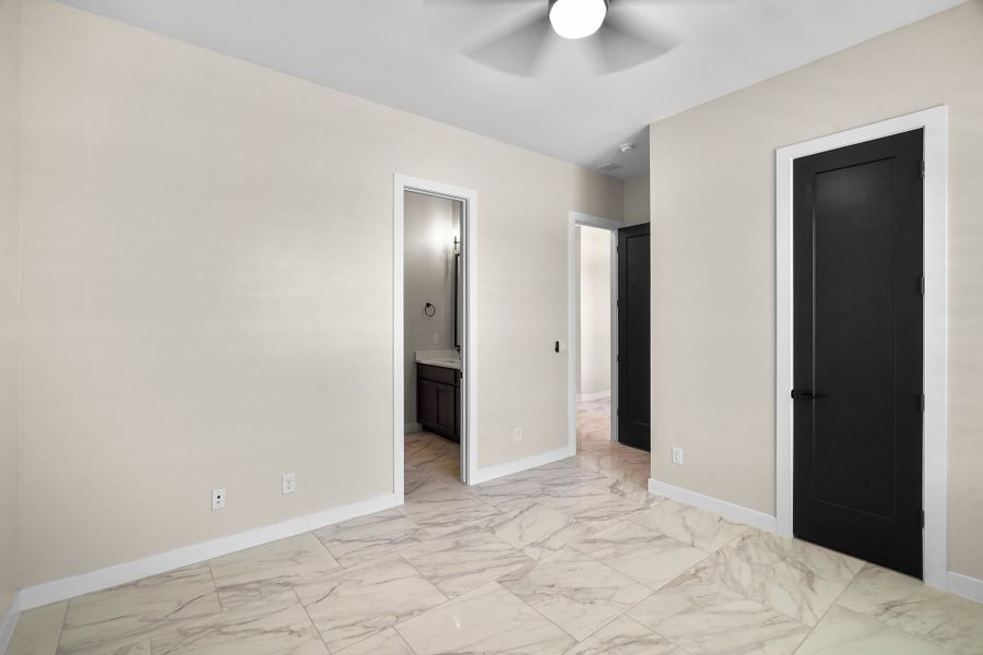 Spacious, unfurnished interior of a new home in Verdancia, El Paso (Image 40).