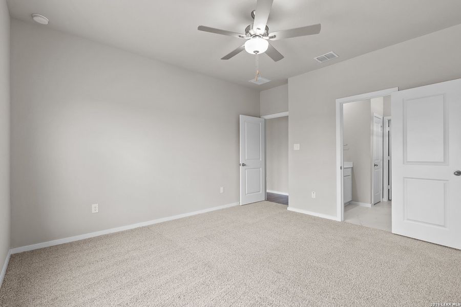 Spacious, unfurnished interior of a new home in Summerlin, San Antonio (Image 18).