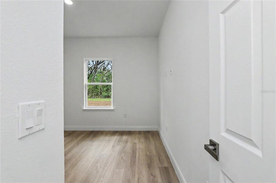 Spacious, unfurnished interior of a new home in , Citrus Springs (Image 17).