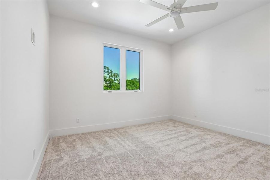 Spacious, unfurnished interior of a new home in , Tampa (Image 82).