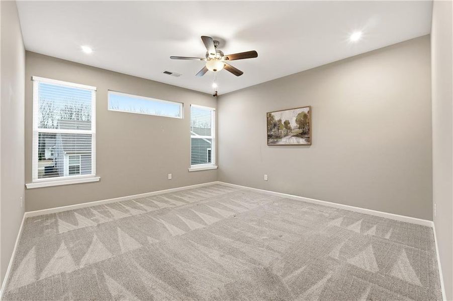 Spacious, unfurnished interior of a new home in Poplar Place, Dallas (Image 22).
