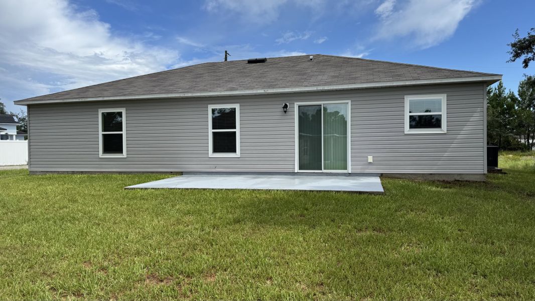 Exterior details and patio area of a home in Poinciana, Kissimmee (Image 3).