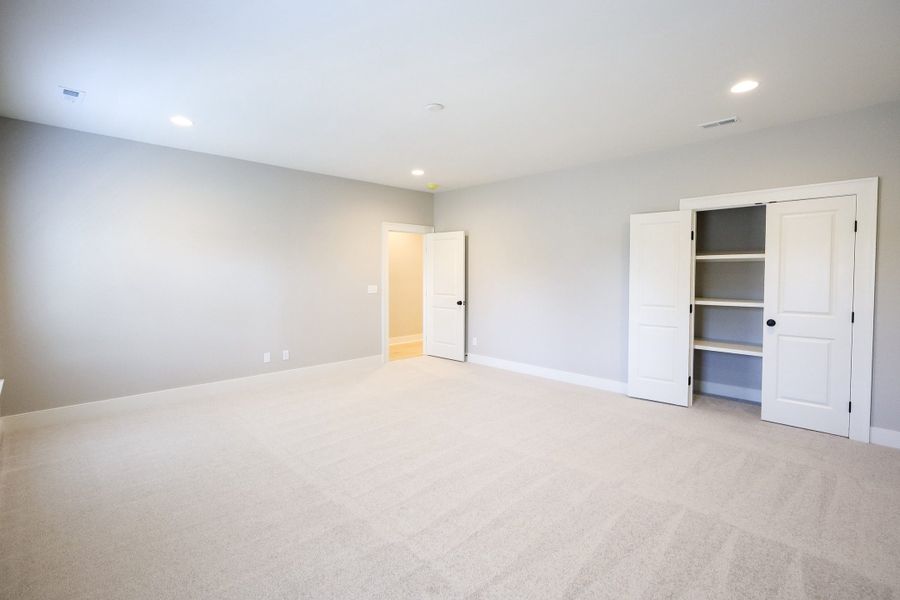 Spacious, unfurnished interior of a new home in Faith View, Ooltewah (Image 28).