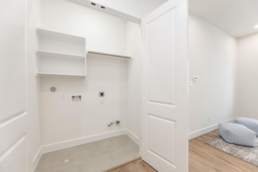 Spacious, unfurnished interior of a new home in , Houston (Image 37).