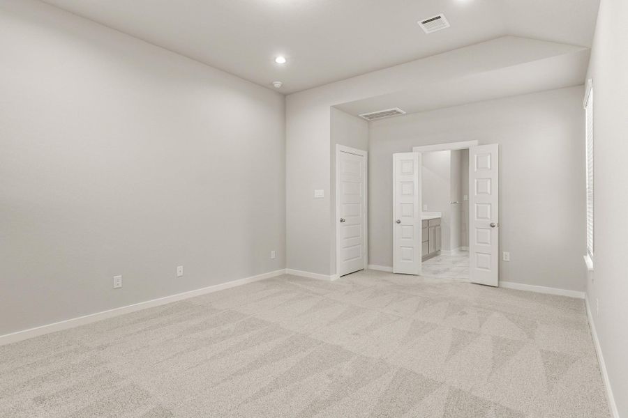 Spacious, unfurnished interior of a new home in Morton Creek Ranch, Katy (Image 20).