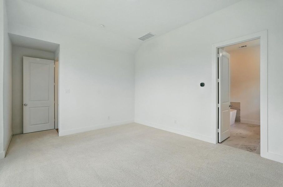 Spacious, unfurnished interior of a new home in Riceland: 65ft. lots, Mont Belvieu (Image 17).