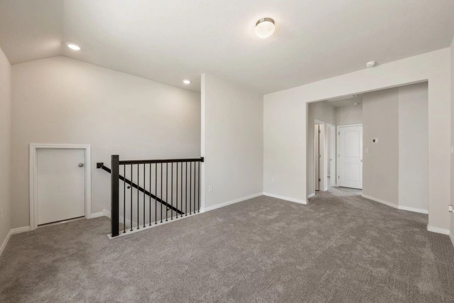 Spacious, unfurnished interior of a new home in Rolling Glen, Hutto (Image 22).