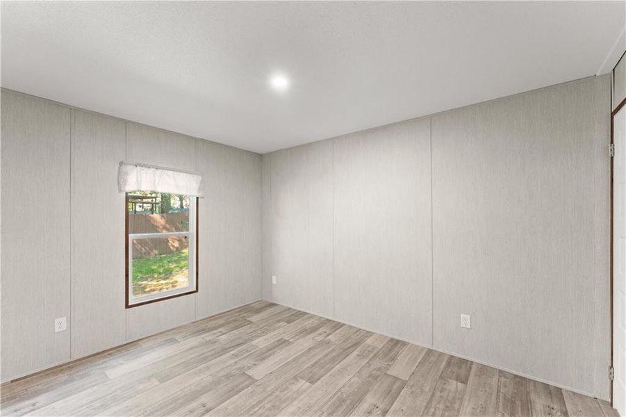 Spacious, unfurnished interior of a new home in , Acworth (Image 24).
