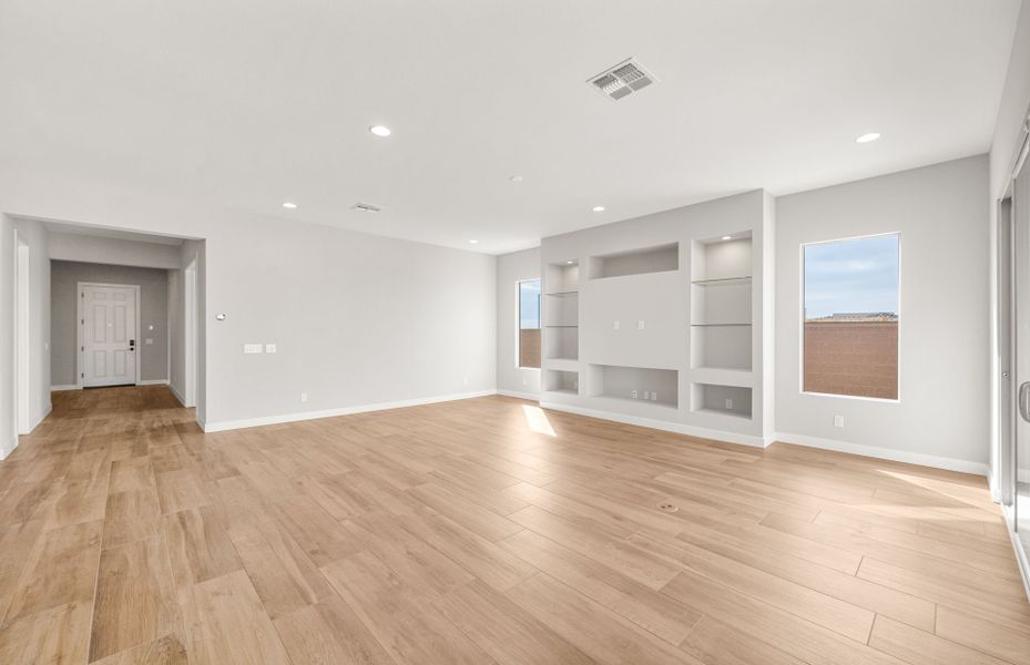 Spacious, unfurnished interior of a new home in Artisan at Asante, Surprise (Image 18).