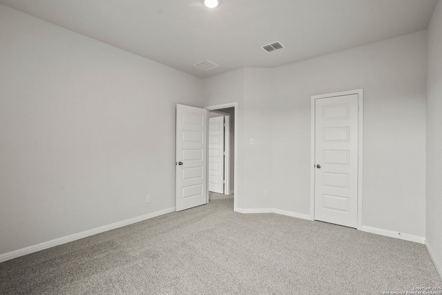Spacious, unfurnished interior of a new home in Melissa Ranch, San Antonio (Image 11).