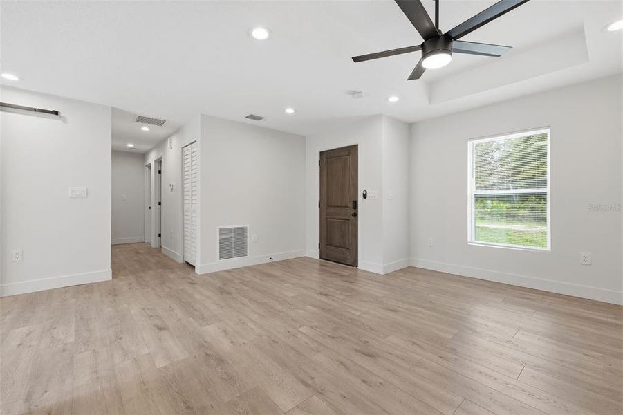 Spacious, unfurnished interior of a new home in , Crystal River (Image 14).