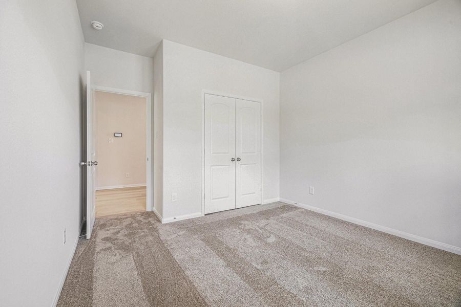 Spacious, unfurnished interior of a new home in Deer Pines, Conroe (Image 27).