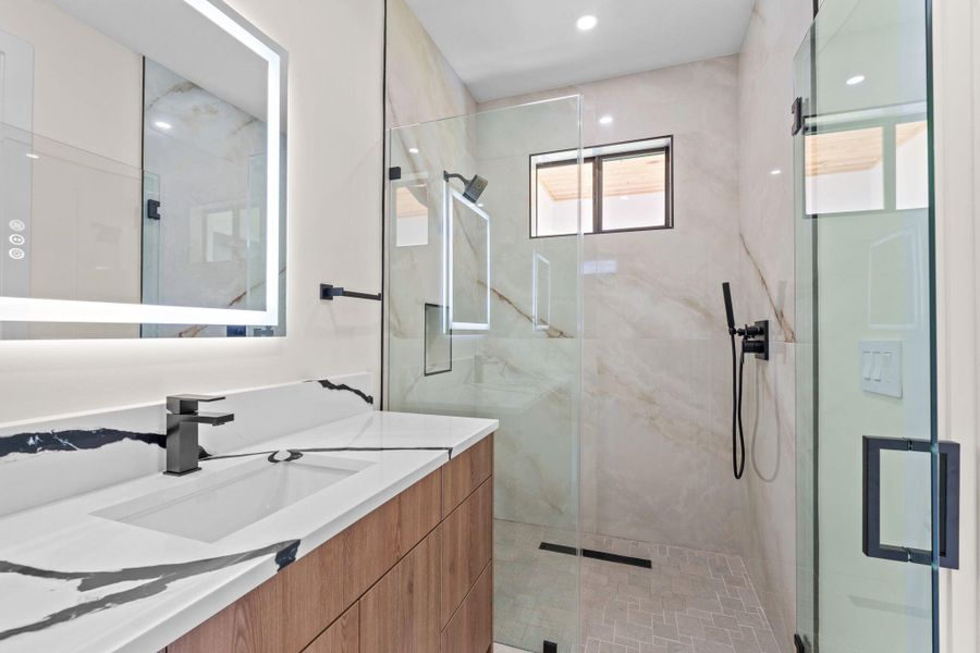 42-web-or-mls-A7405149