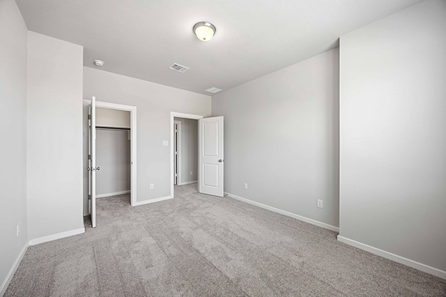 Spacious, unfurnished interior of a new home in Canterra Creek  60', Rosharon (Image 42).