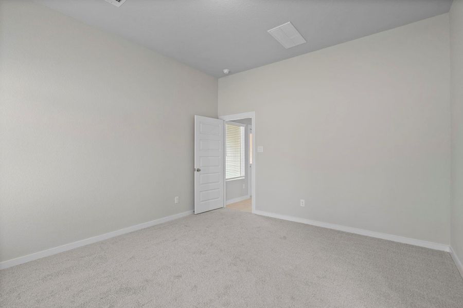 Spacious, unfurnished interior of a new home in Cypresswood Landing, Humble (Image 9).