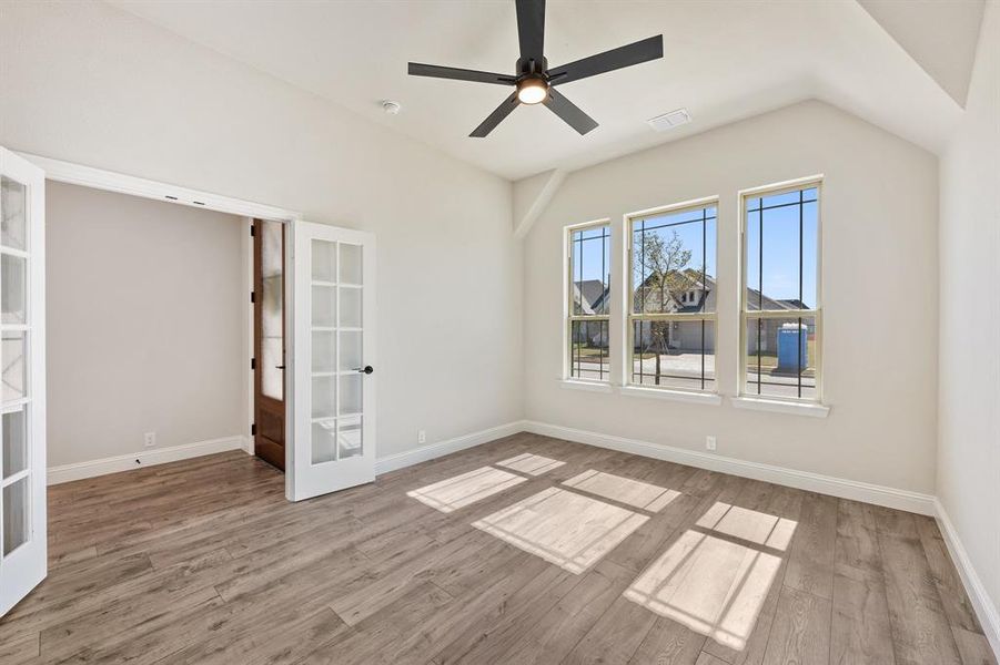 Spacious, unfurnished interior of a new home in Abe's Landing, Granbury (Image 29). Spacious, unfurnished interior of a new home in Abe's Landing, Granbury (Image 29).