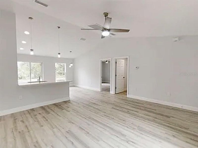 Spacious, unfurnished interior of a new home in , Ocala (Image 7).