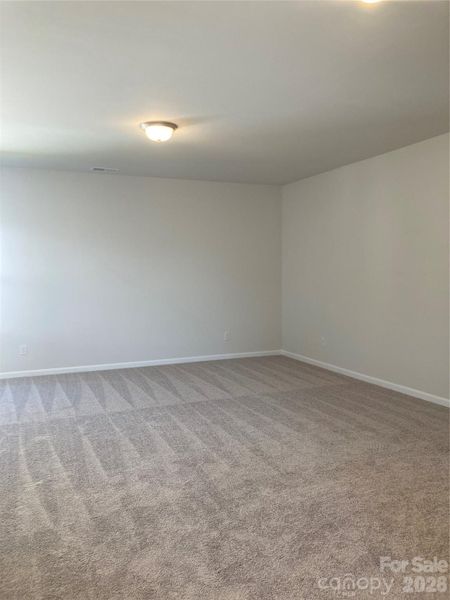 Spacious, unfurnished interior of a new home in Sunset Meadows, Charlotte (Image 18).