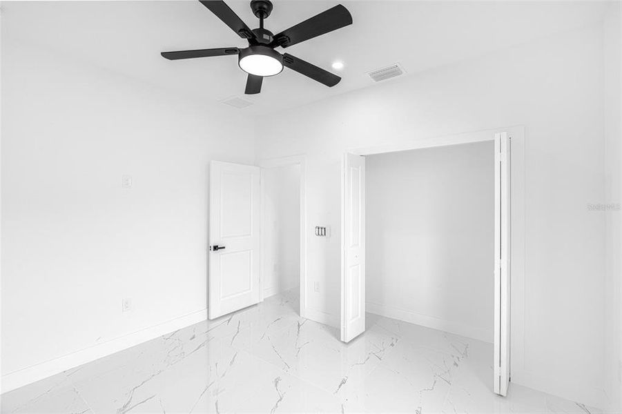 Spacious, unfurnished interior of a new home in , Cape Coral (Image 14).