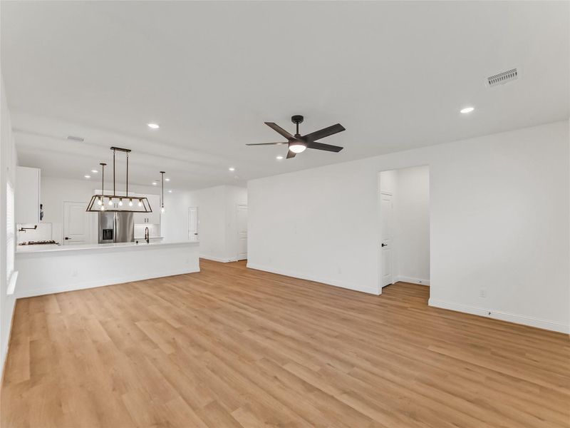 Spacious, unfurnished interior of a new home in Hill & Dale Ranch, Splendora (Image 23).