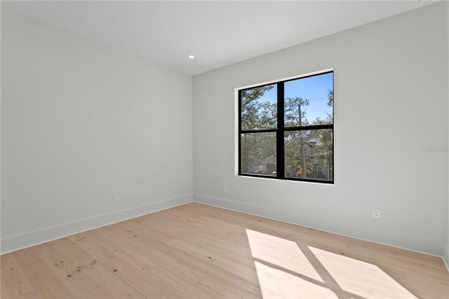 Spacious, unfurnished interior of a new home in , Tampa (Image 81).