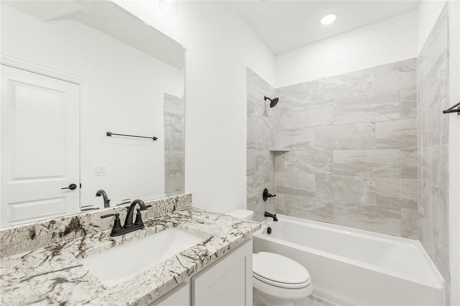 Furnished interior view inside a new home in Glenbrook, Red Oak (Image 10).